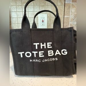 Marc Jacobs Tote w/ strap black small